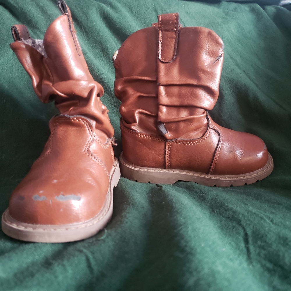 Kids size 4 velcro boots